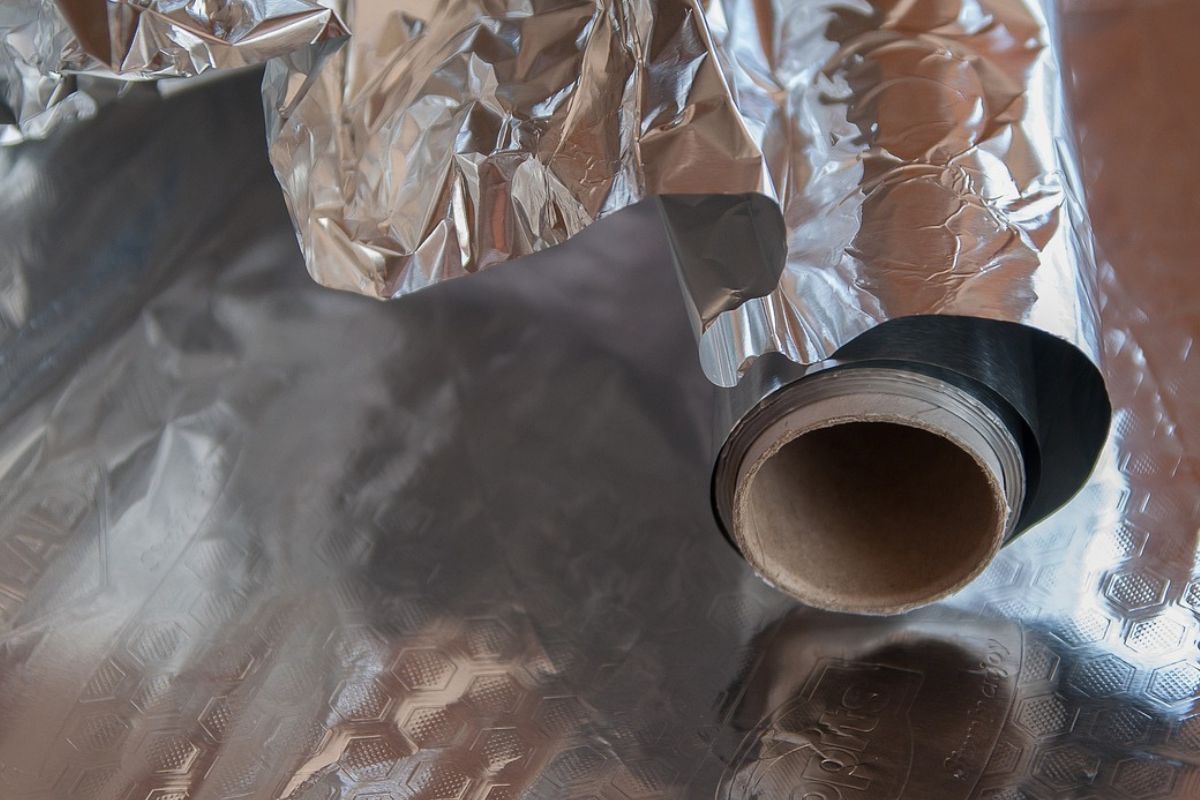 Papel-alumínio; 5 utilidades além da cozinha que facilitam o dia a dia em casa, veja