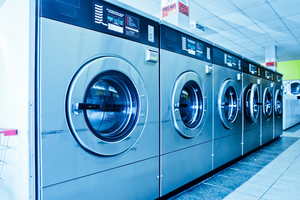 Como limpar máquina de lavar sem estragar? Faça isso em minutos
