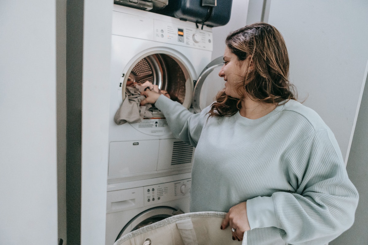 Pode lavar roupa com detergente? Veja as maneiras corretas de deixar sua roupa ainda mais limpa