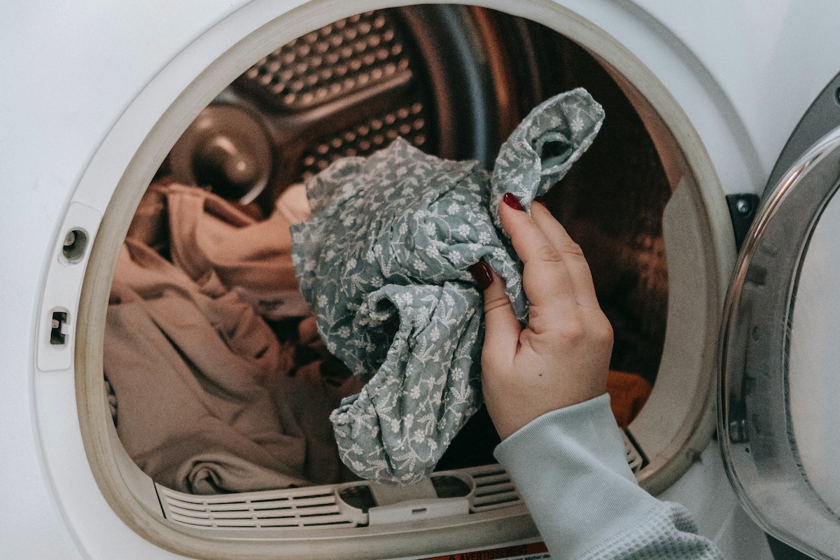 Como limpar máquina de lavar sem estragar? Faça isso em minutos