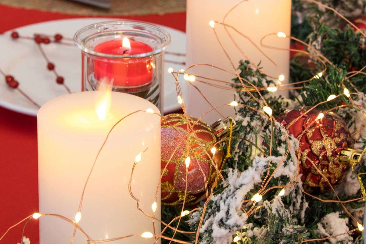 Como montar decoração de Natal barata e criativa: deixe sua casa preparada para o clima natalino gastando pouco - Reprodução Canva