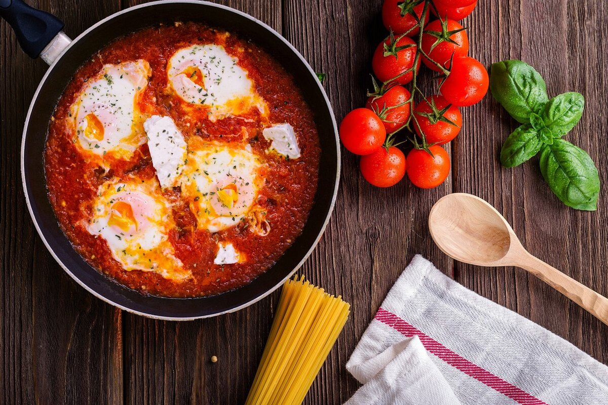 Ovo ao molho de tomate: saudável, saborosa e versátil, aprenda agora essa receita fácil; confira - Imagem: Pixabay