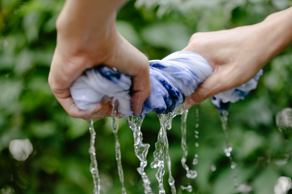 4 utilidades da água sanitária no lar que muitas donas de casa desconhecem