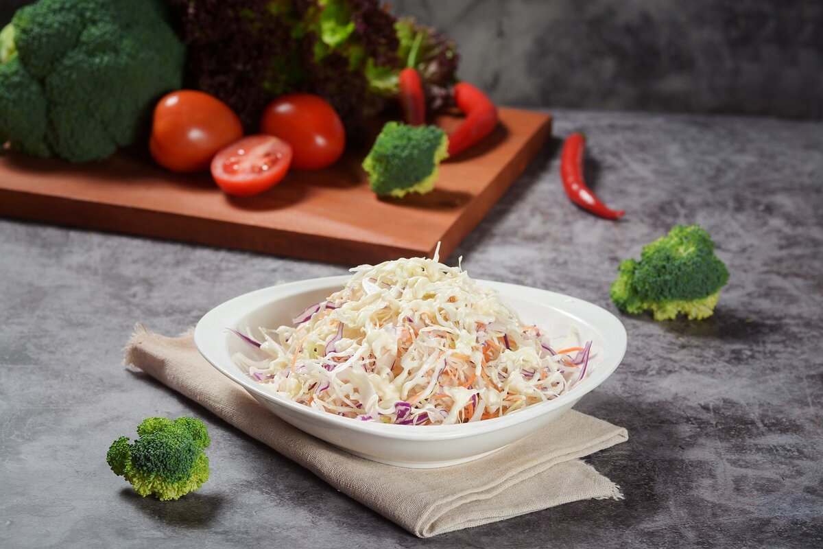 Salada de repolho com maionese: saboroso e versátil esse prato custa pouco, mas rende muito; confira - Imagem: Pixabay