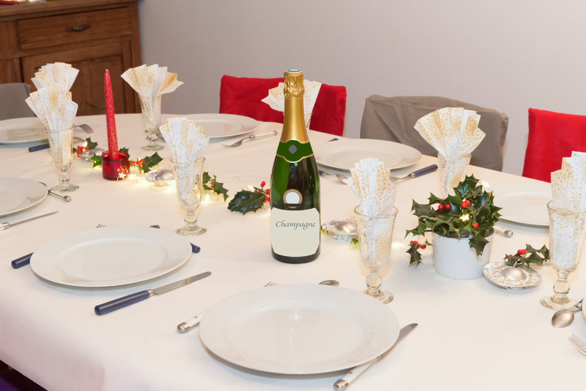 como decorar uma mesa de Natal- Foto Canva Pro