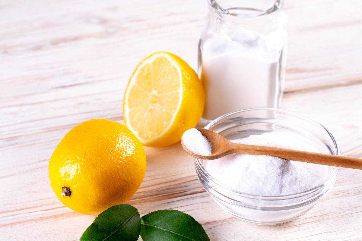 Vinagre, limão e bicarbonato: aprenda a arte de usar esses ingredientes na limpeza da casa/ Via: Canva