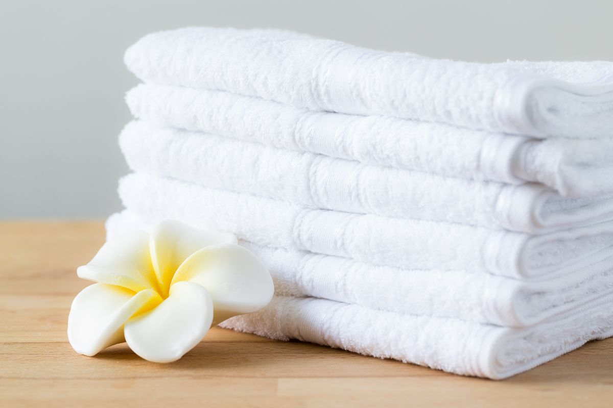 Truques caseiros para desencardir toalhas brancas e deixá-las como nova de novo