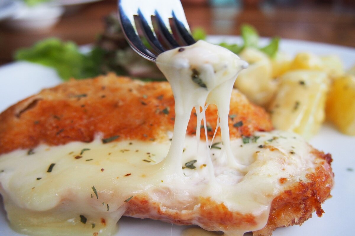 Frango empanado recheado com queijo: a melhor forma de preparar peito de frango; confira - Imagem: Pixabay