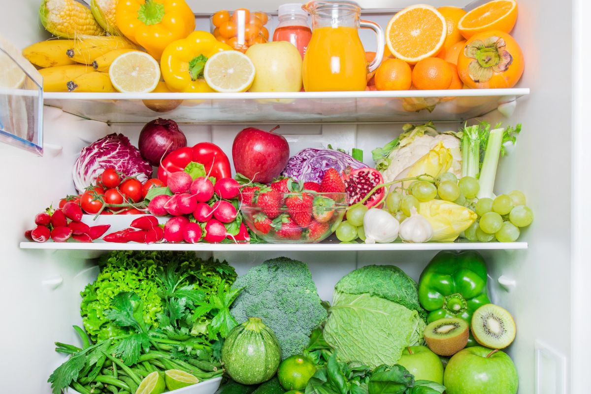 Quais legumes posso guardar na geladeira descascados e quais evitar armazenar desta forma; confira - Reprodução Canva
