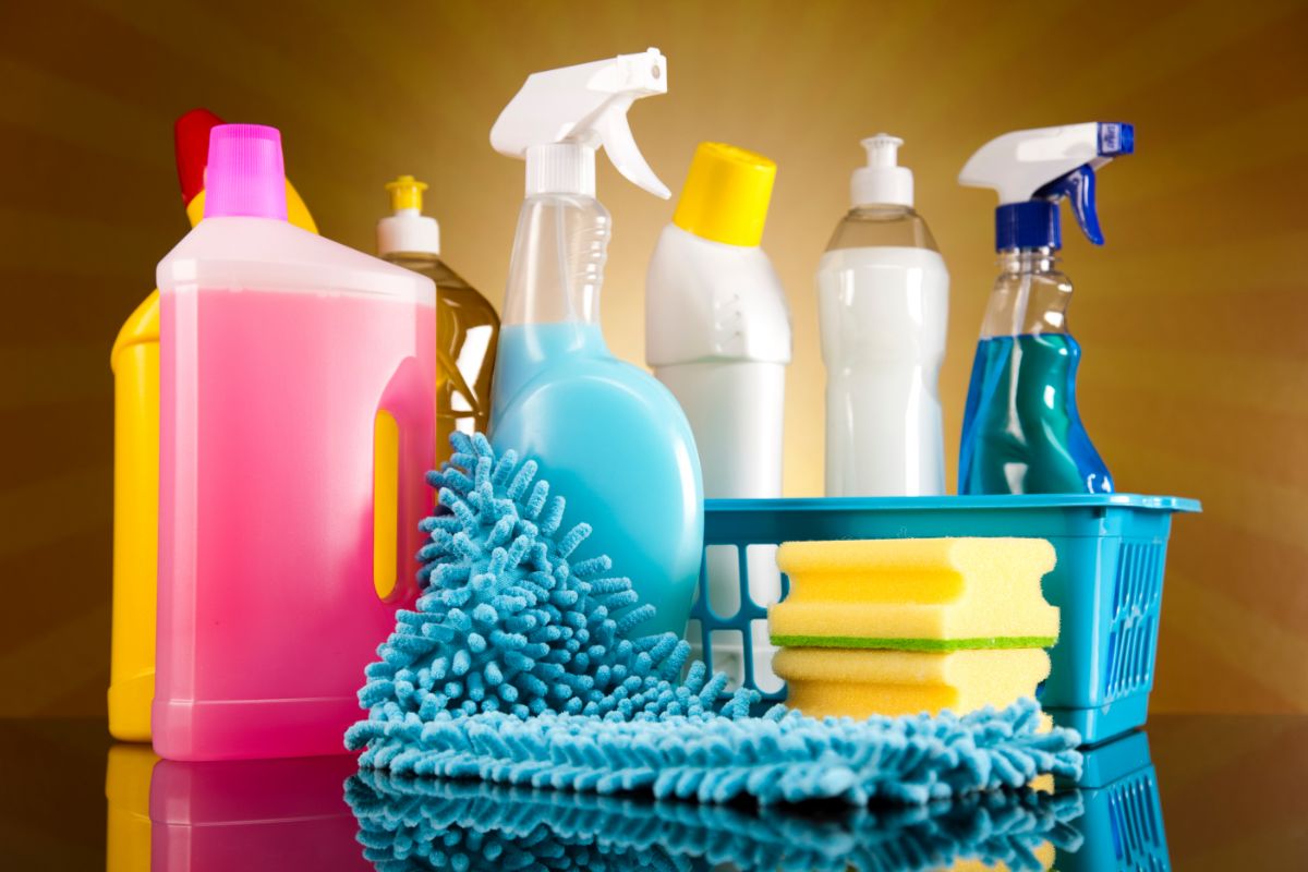 Porta produtos de limpeza caseiro: mantenha a organização da sua lavanderia com essas ideias criativas - Reprodução Canva