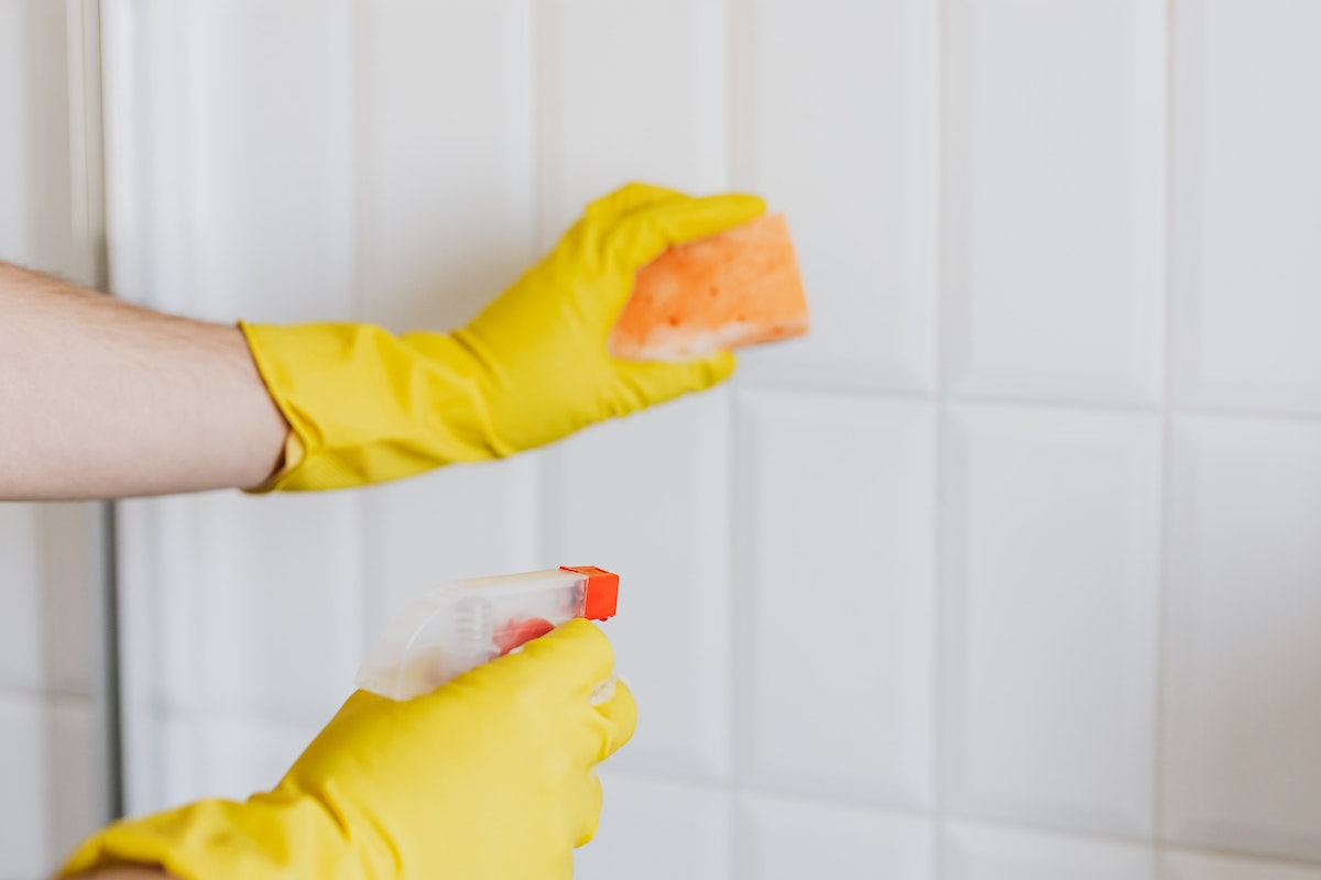 Mistura para limpar azulejo de banheiro: diga adeus a sujeira em minutos! - Pexels