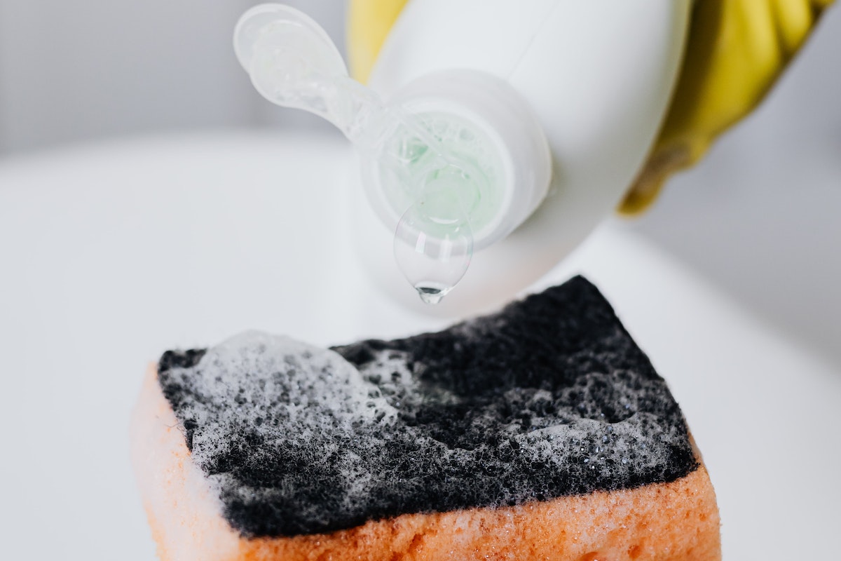 É melhor usar sabão ou detergente? Veja como facilitar o seu processo de lavar louças - Pexels