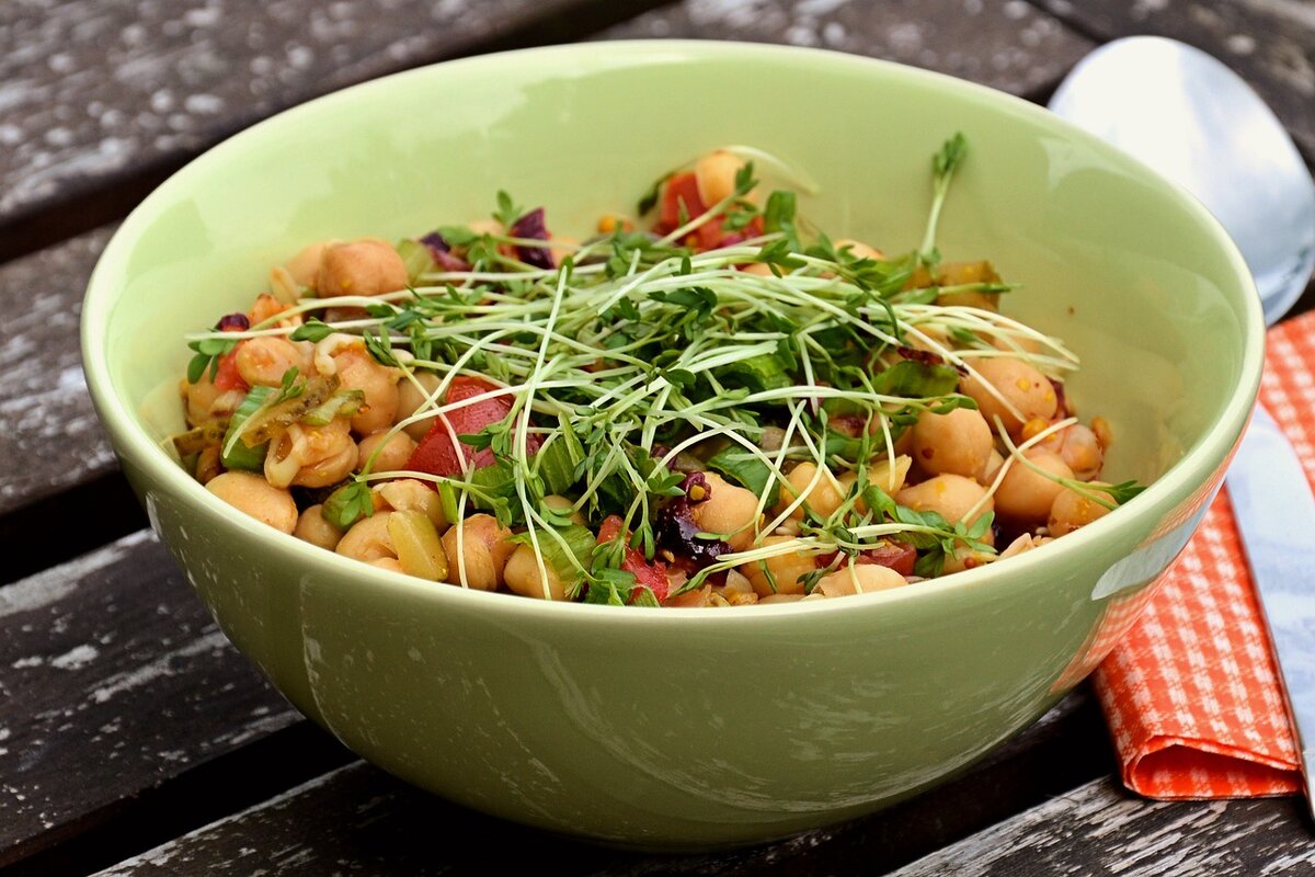 Salada de grão de bico: aprenda essa receita simples e muito nutritiva para fazer no dia a dia - Imagem: Pixabay