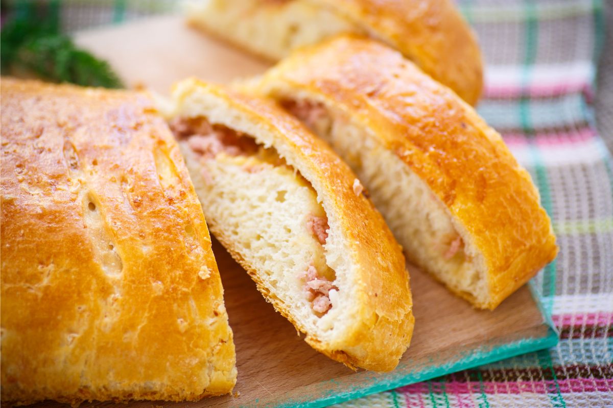 Esse pãozinho recheado é tudo que você vai querer para o lanchinho da tarde; veja que receita fácil/Foto: Canva