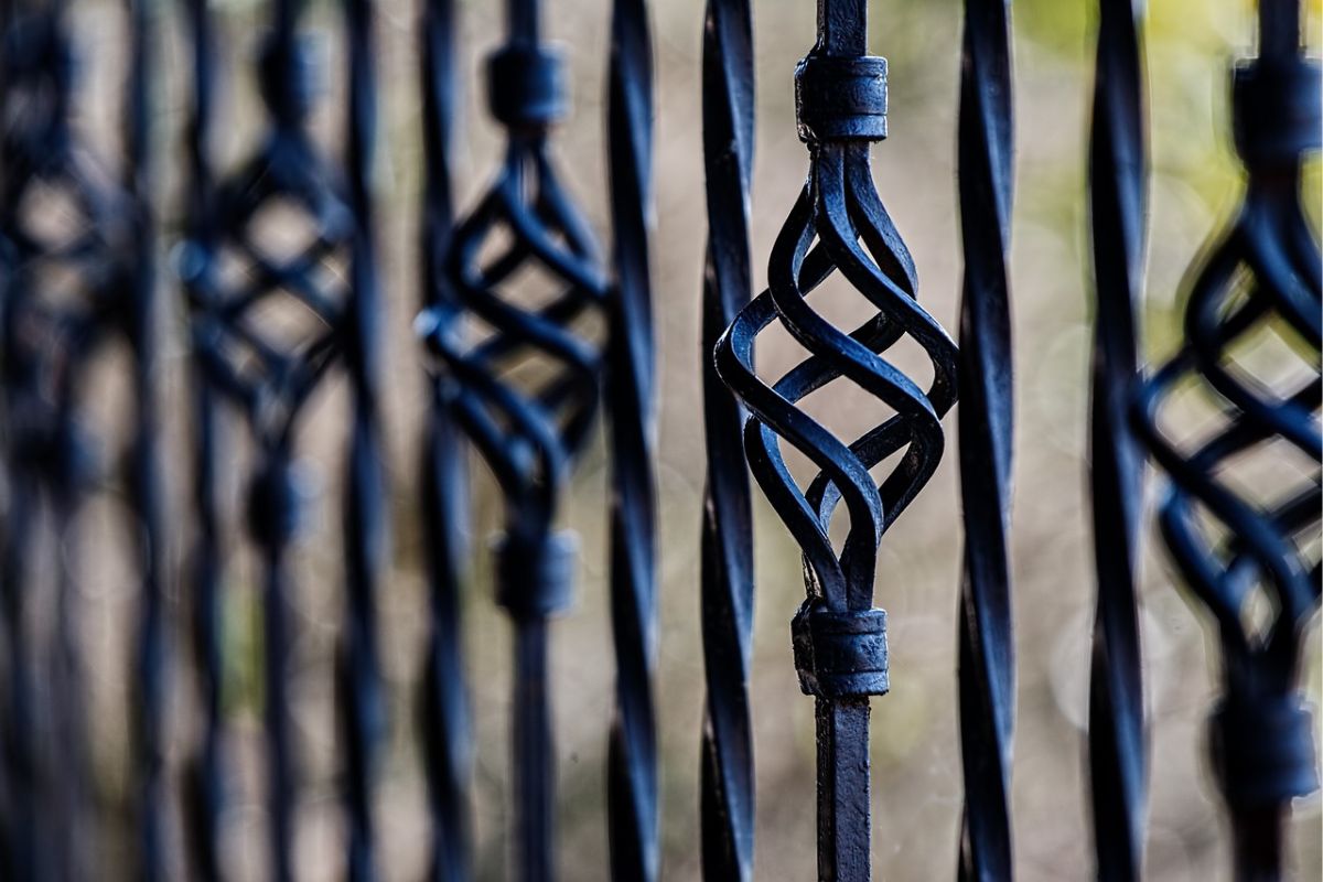 Grade do portão sempre limpa; essas dicas você não conhecia e vai se surpreender. Foto: Pixabay