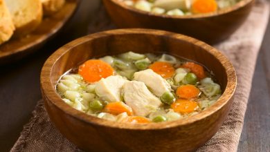 O segredo das avós revelado: prepare uma canja de galinha com arroz incrível