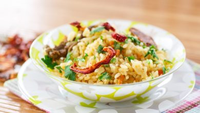 Descubra o segredo do arroz à grega mais colorido e delicioso que você já provou