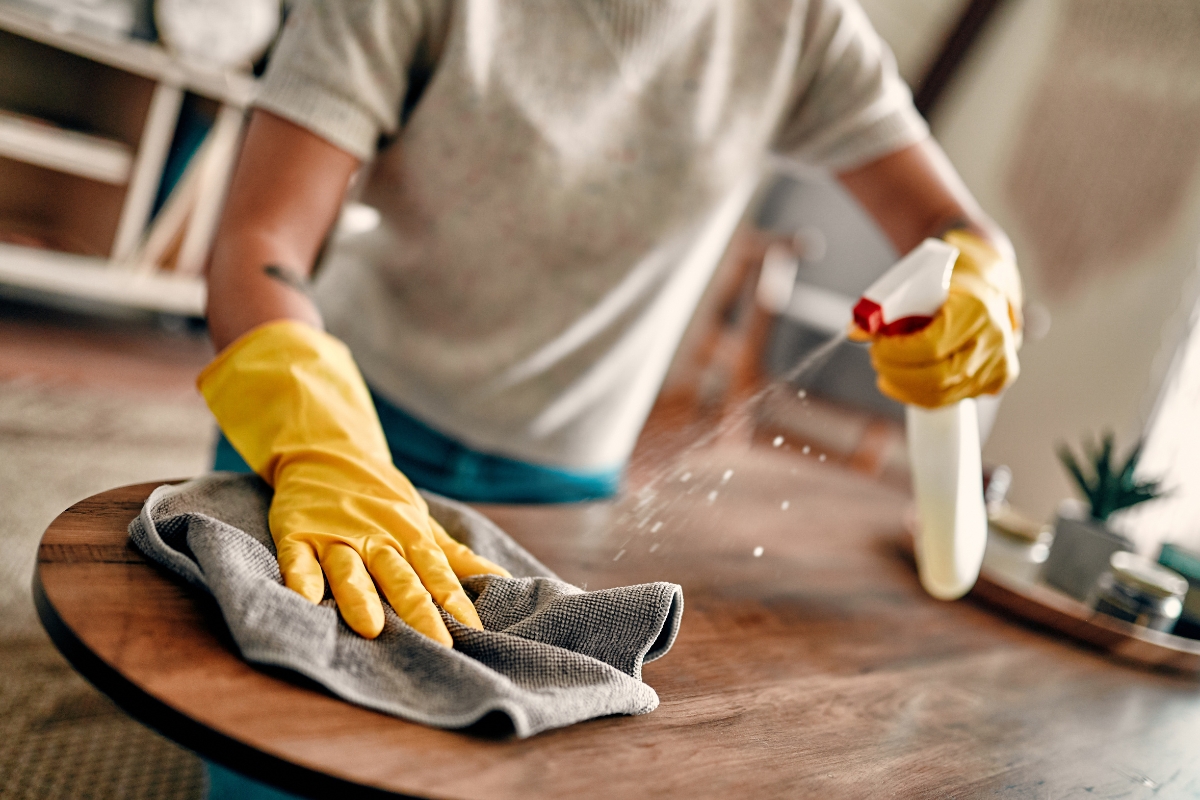 Segredos revelados: conheça as 5 melhores soluções para limpar casa sem gastar muito